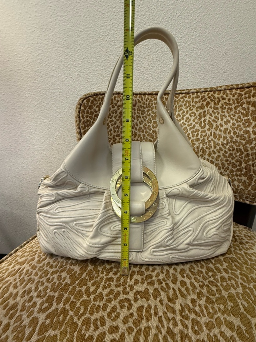 💯Auth Bvlgari Cream Leather Shoulder Bag/Satchel w Gold BVLGARI Rings &hardware - Picture 9 of 16